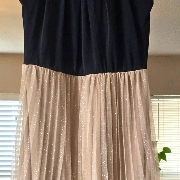 Beautiful long dress black and beige gold size S New with Tag - Picture 7 of 8